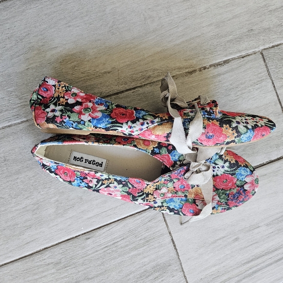 NEW🌸Floral Canvas Women's Shoes with Ribbon Laces - Picture 3 of 7